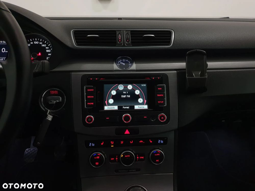 Volkswagen Passat 2.0 TDI Highline - 35