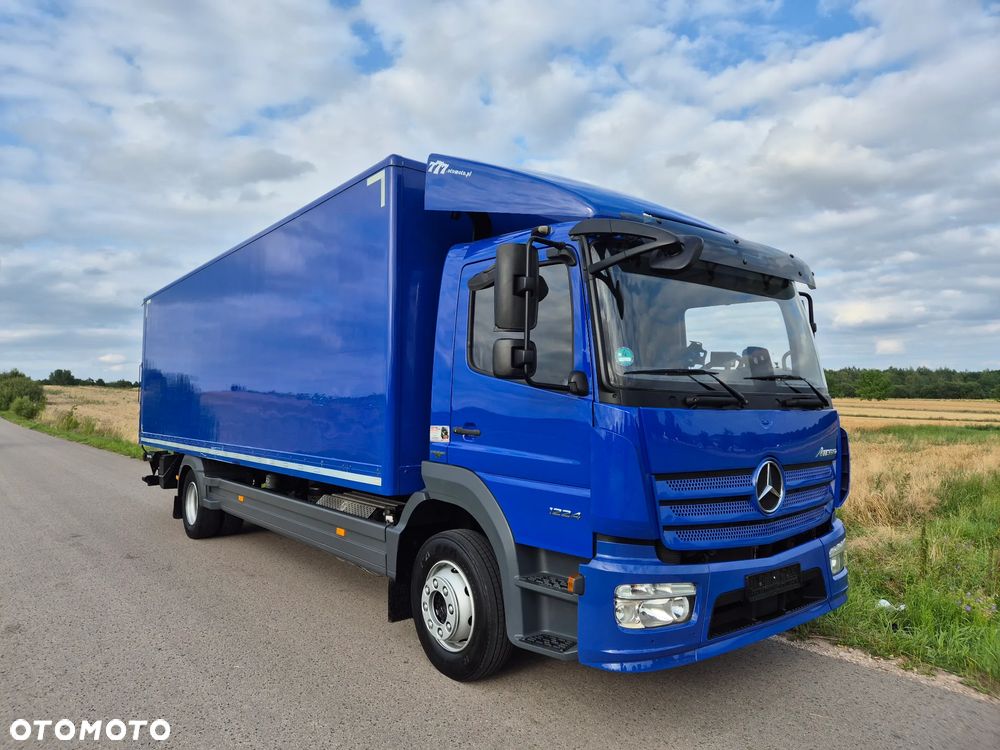 Mercedes-Benz Atego 1224 7.75m TOP1 STAN WINDA HAK z Niemiec tylko 320 000km UBRANIÓWKA czyściutki 6 cylindrów - 18