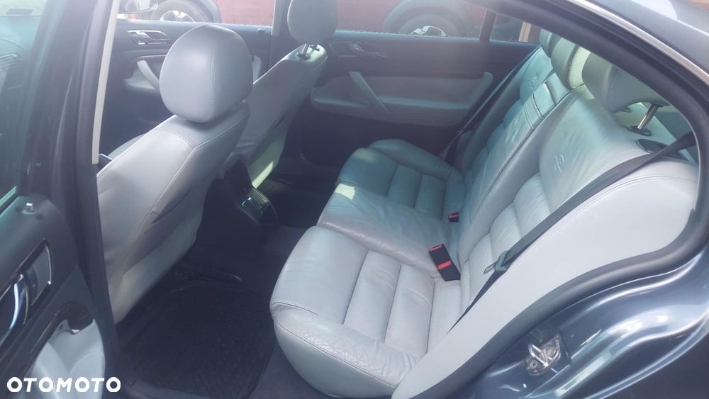 Skoda Superb 2.0 TDI DPF L&K - 8