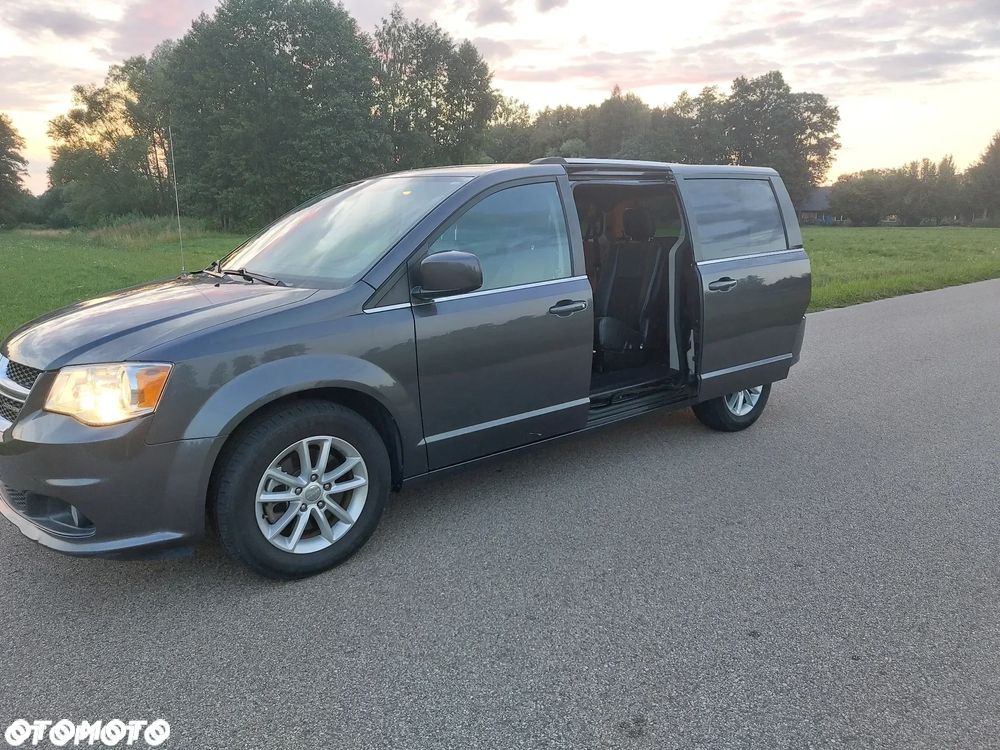 Dodge Grand Caravan - 5