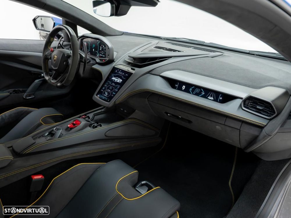 Lamborghini Revuelto - 14