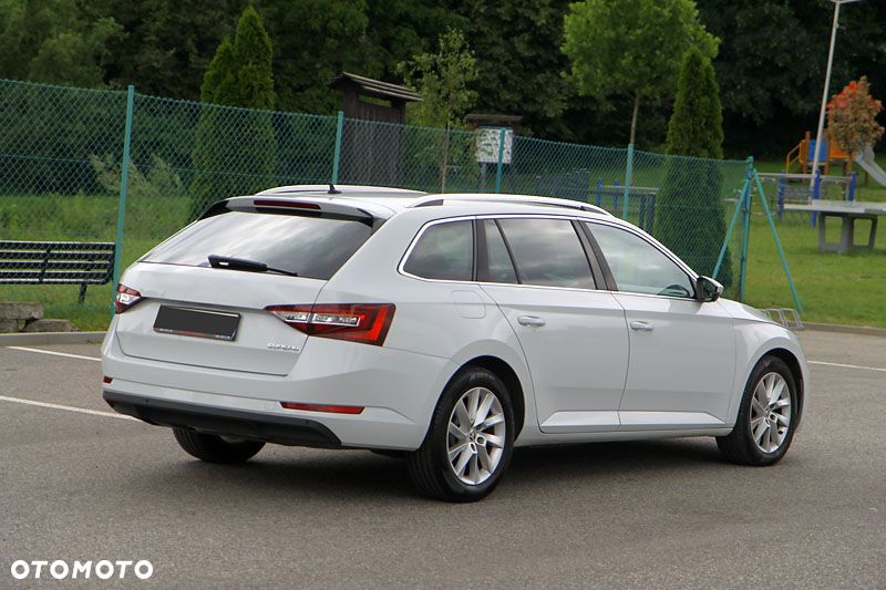 Skoda Superb 2.0 TDI DSG Ambition - 2