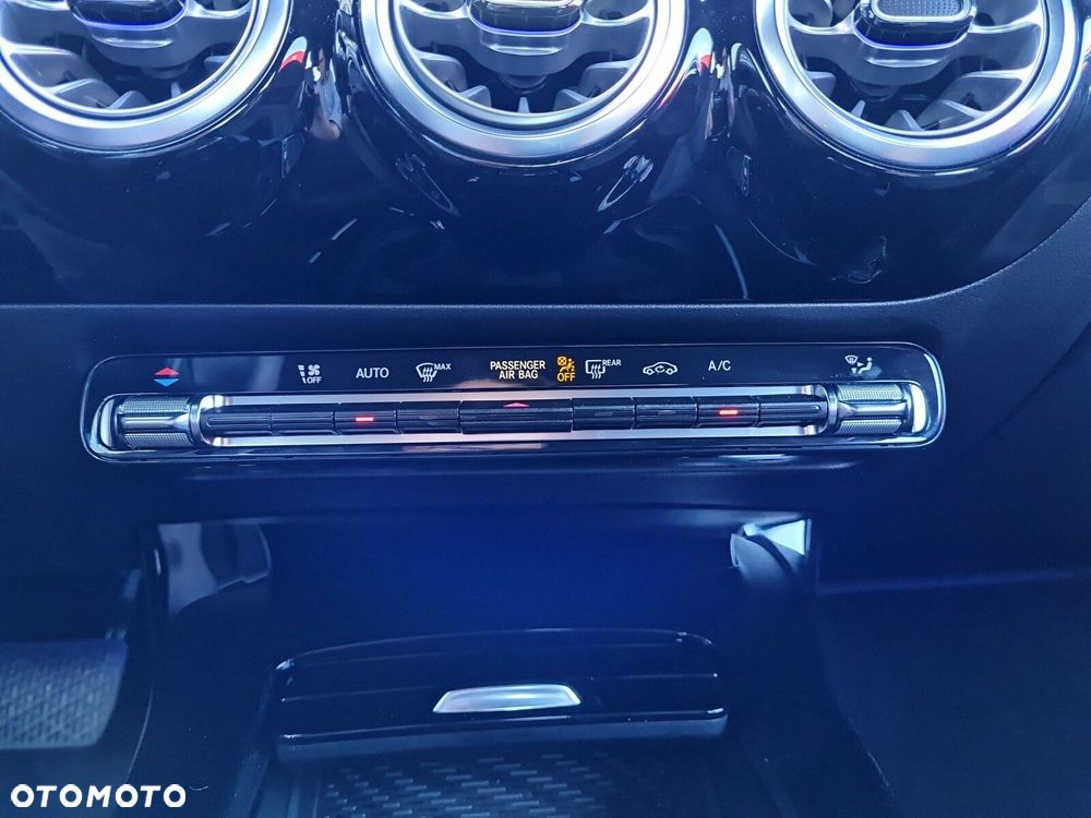 Mercedes-Benz CLA 180 Progressive 7G-DCT - 25