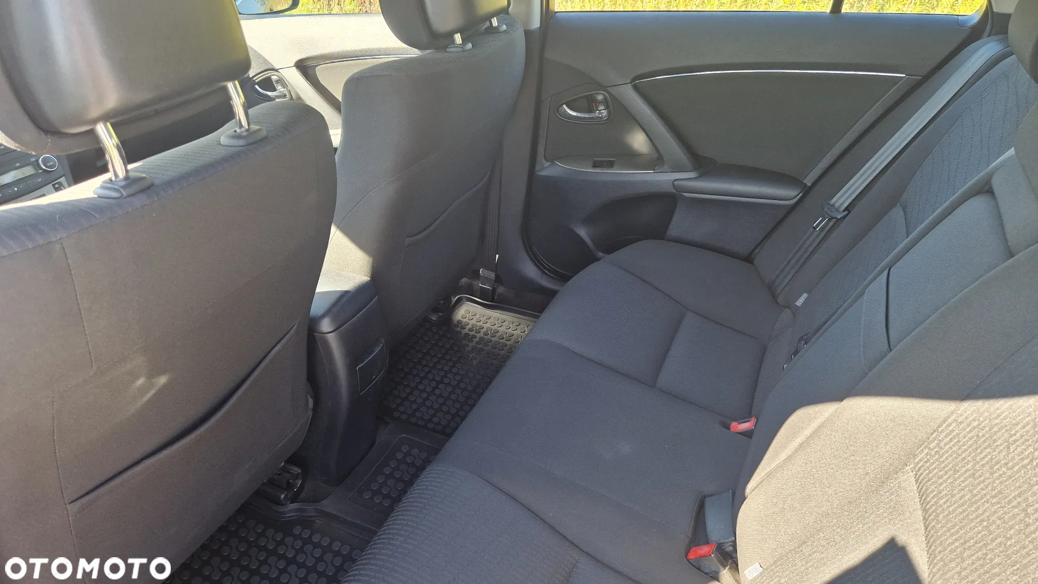 Toyota Avensis 1.8 Sol - 4