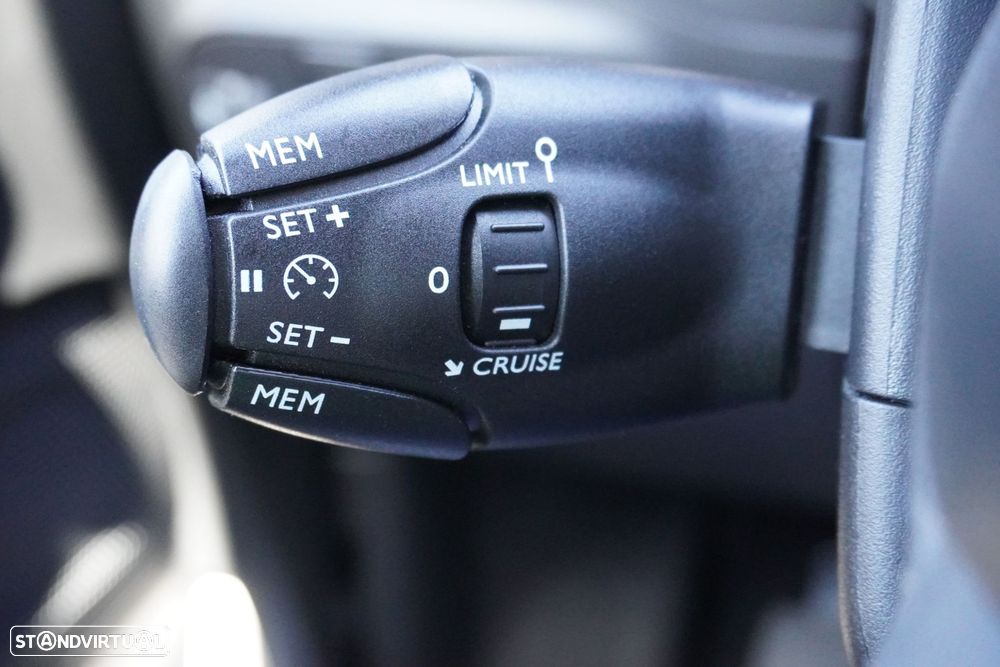 Citroën C3 1.2 PureTech Shine - 23