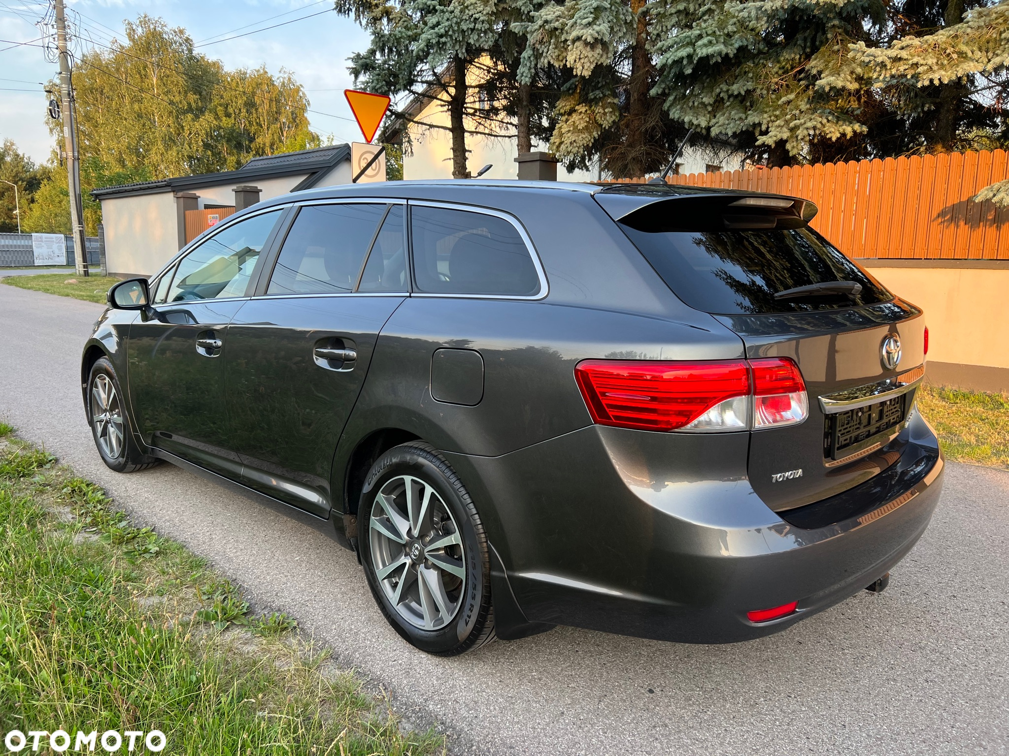 Toyota Avensis 1.8 Premium - 2