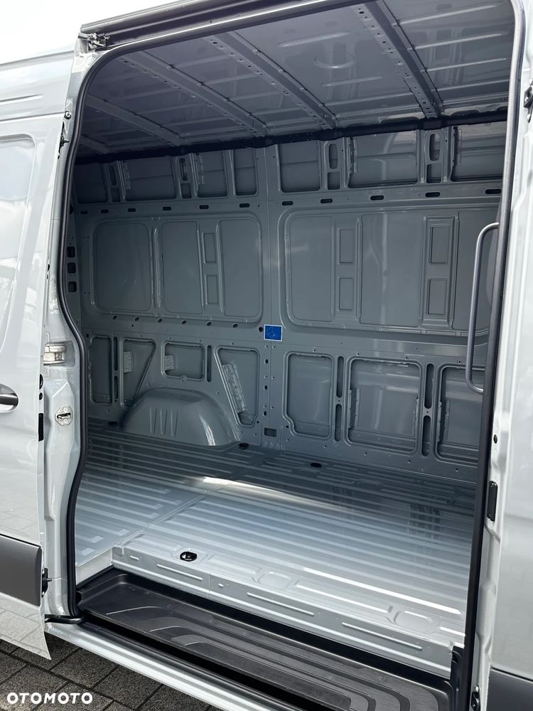 Mercedes-Benz Sprinter - 28