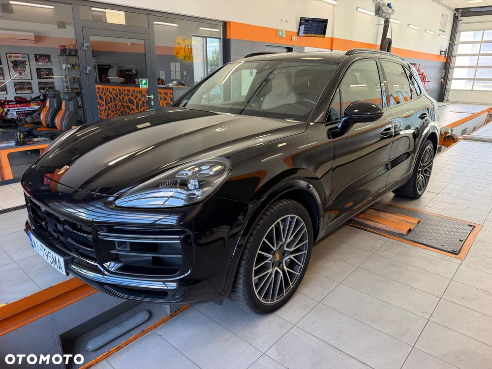 Porsche Cayenne - 1
