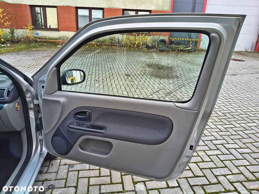 Renault Clio 1.2 16V 75 Expression - 20