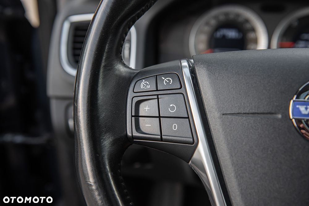 Volvo V60 D5 AWD Momentum - 26