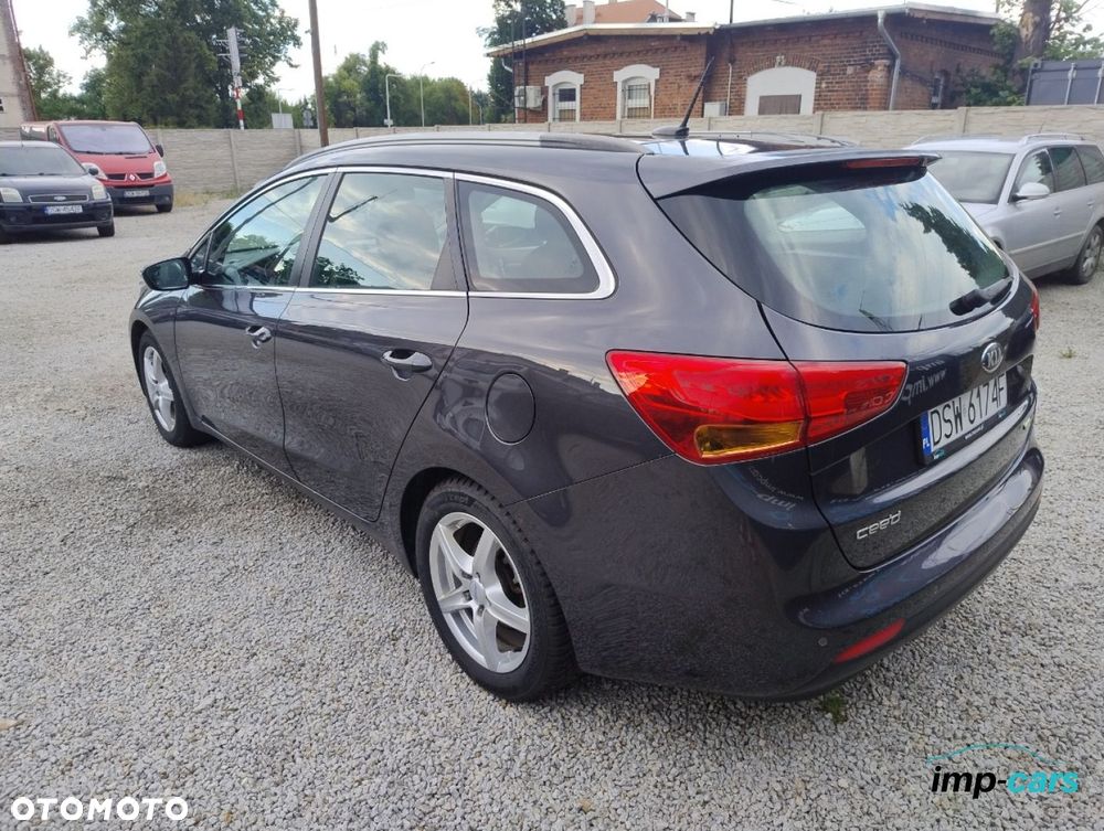 Kia Ceed - 10