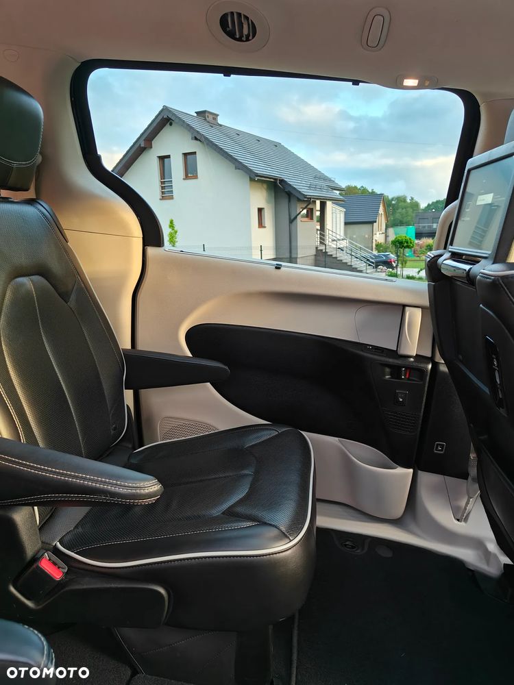 Chrysler Pacifica - 12