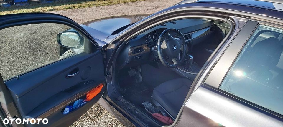 BMW Seria 3 318i - 1