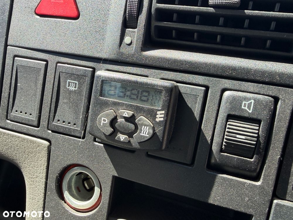 Volkswagen Caravelle - 15