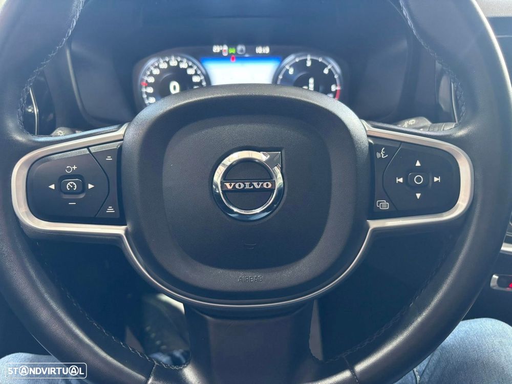 Volvo V60 2.0 B4 Momentum Geartronic - 25