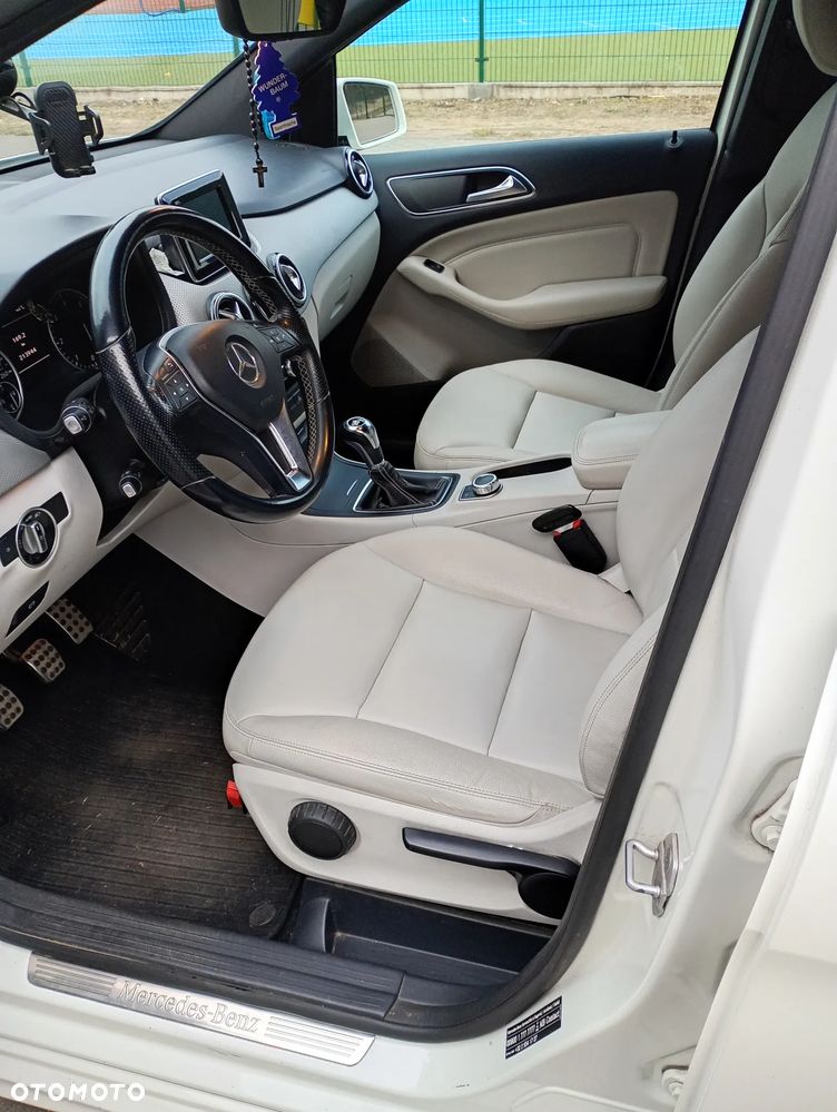 Mercedes-Benz Klasa B 180 CDI (BlueEFFICIENCY) - 15