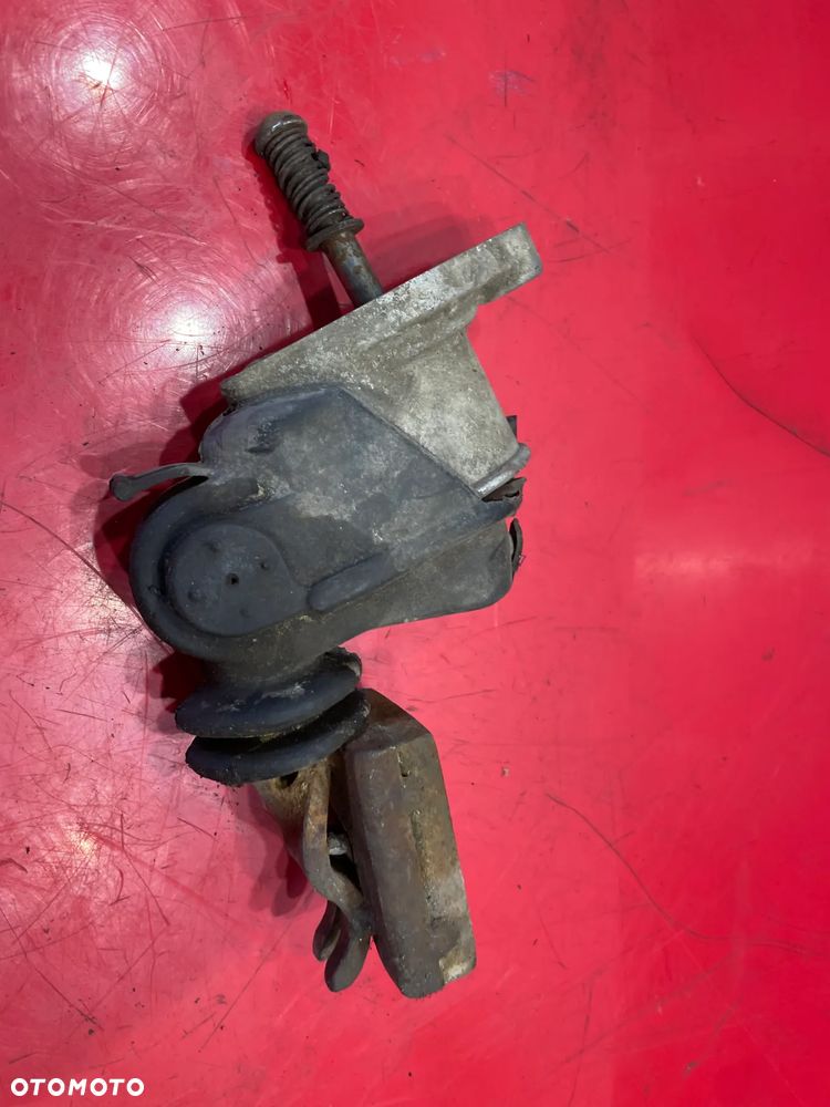 WYSPRZĘGLIK ŁAPA SPRZĘGŁA VW T4 02A141728 - 4