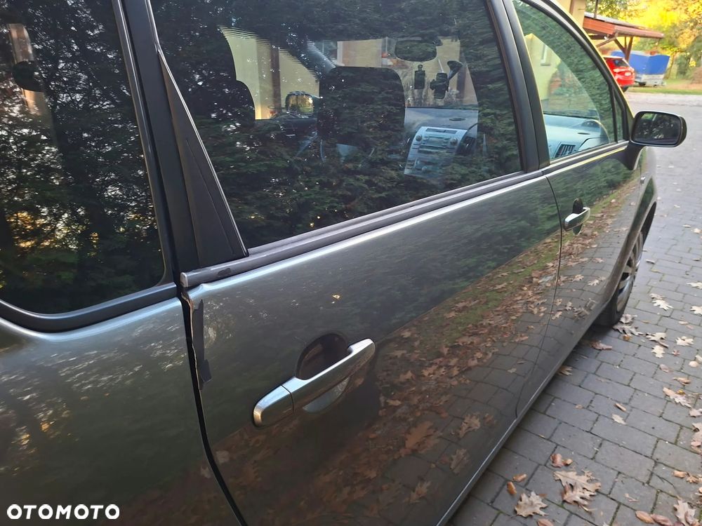 Toyota Corolla Verso - 9