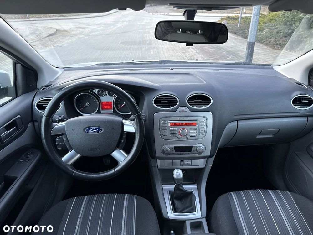 Ford Focus 1.6 16V Style+ - 9