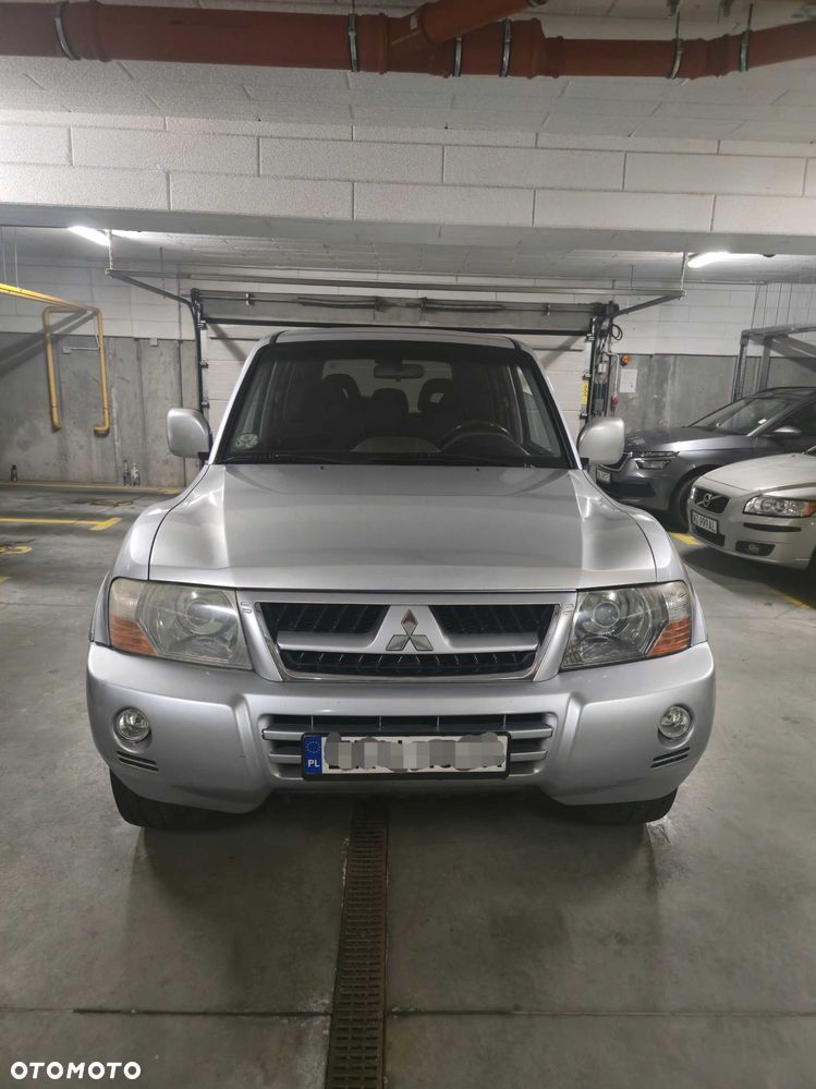 Mitsubishi Pajero - 1