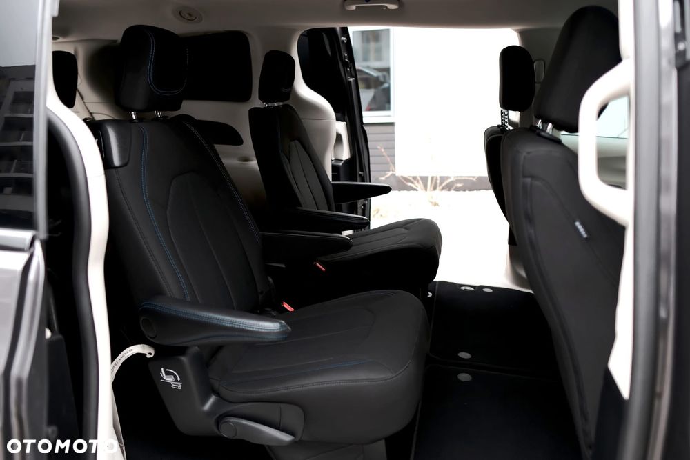 Chrysler Pacifica - 20