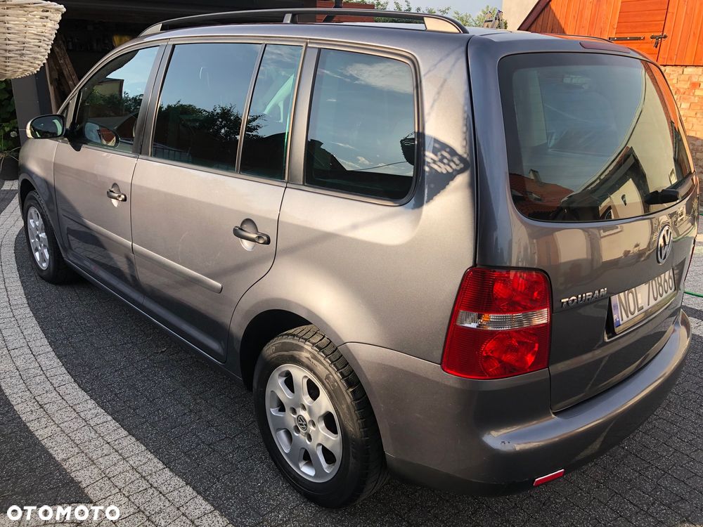 Volkswagen Touran 1.9 TDI DPF Conceptline - 4