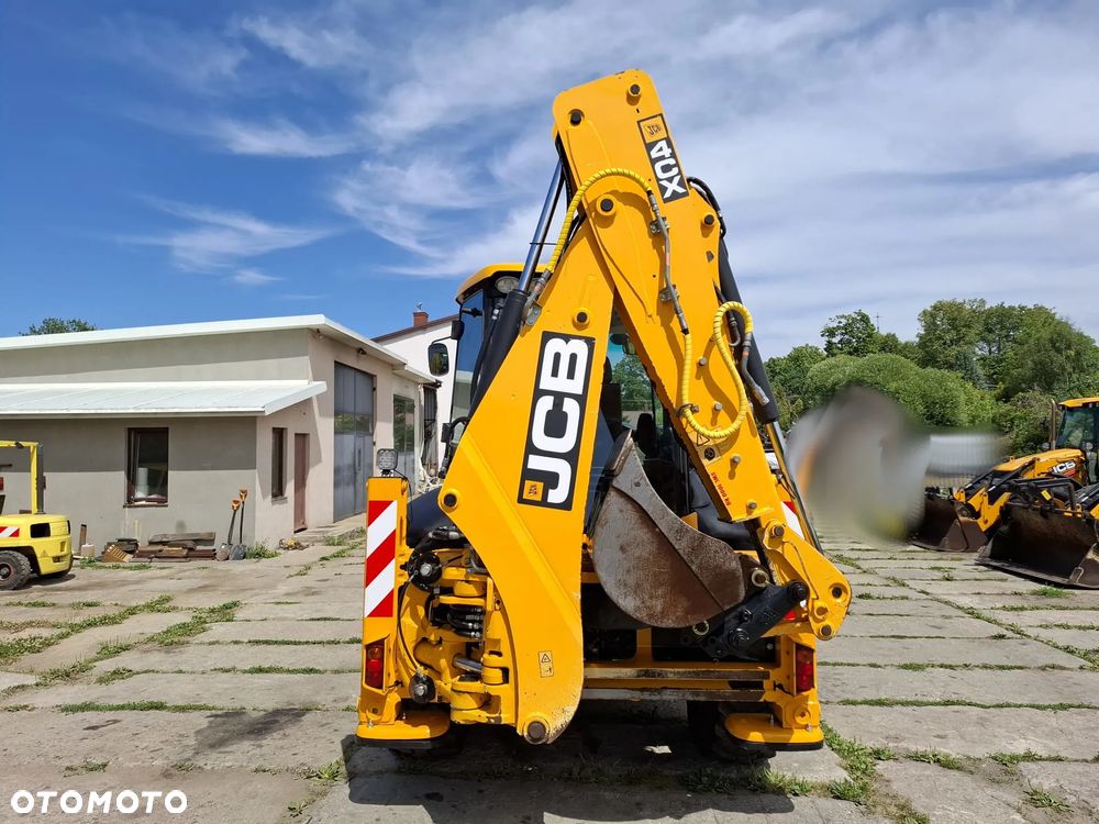 JCB 4CX - 8