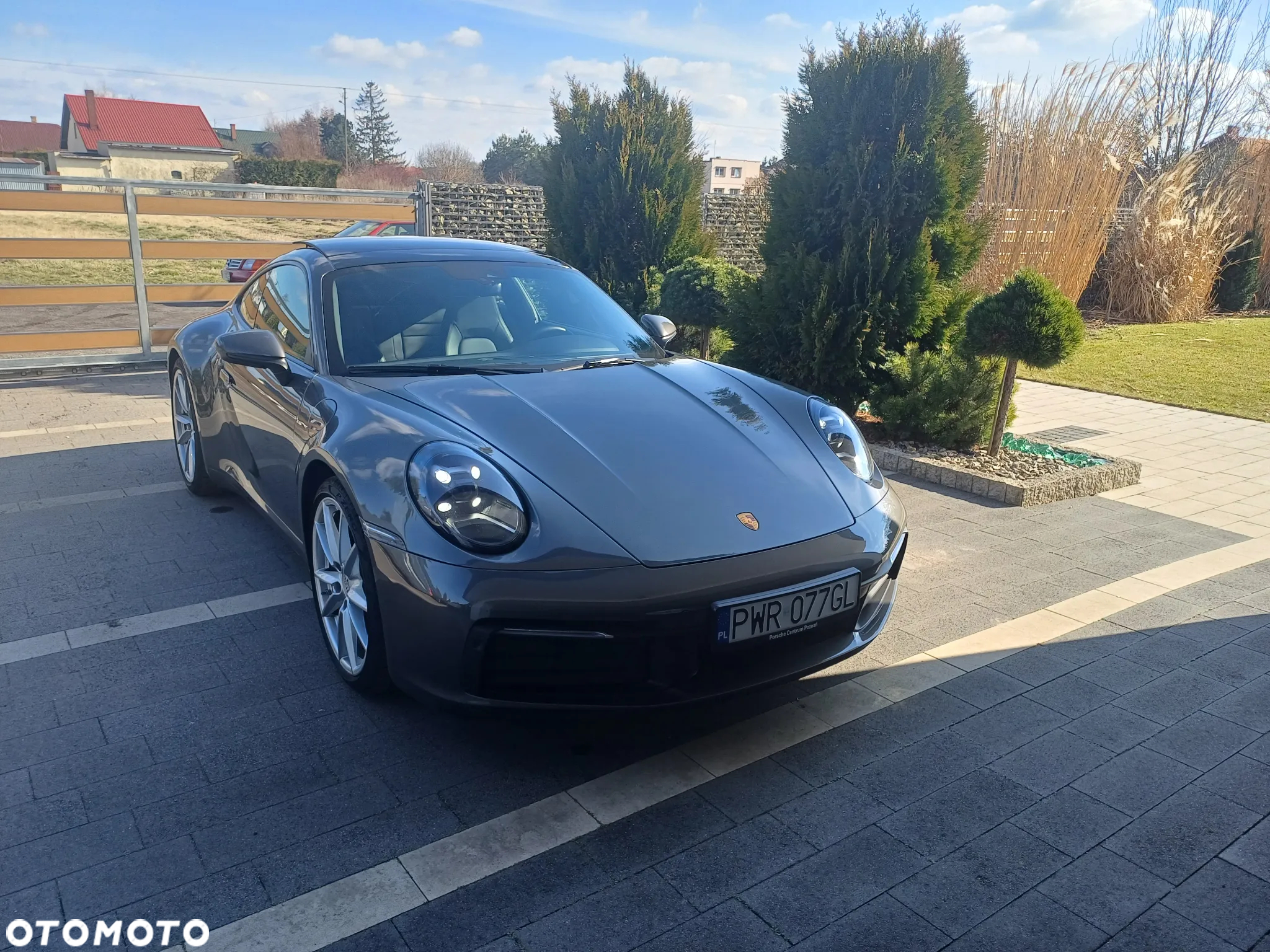 Porsche 911 Carrera 4 - 14