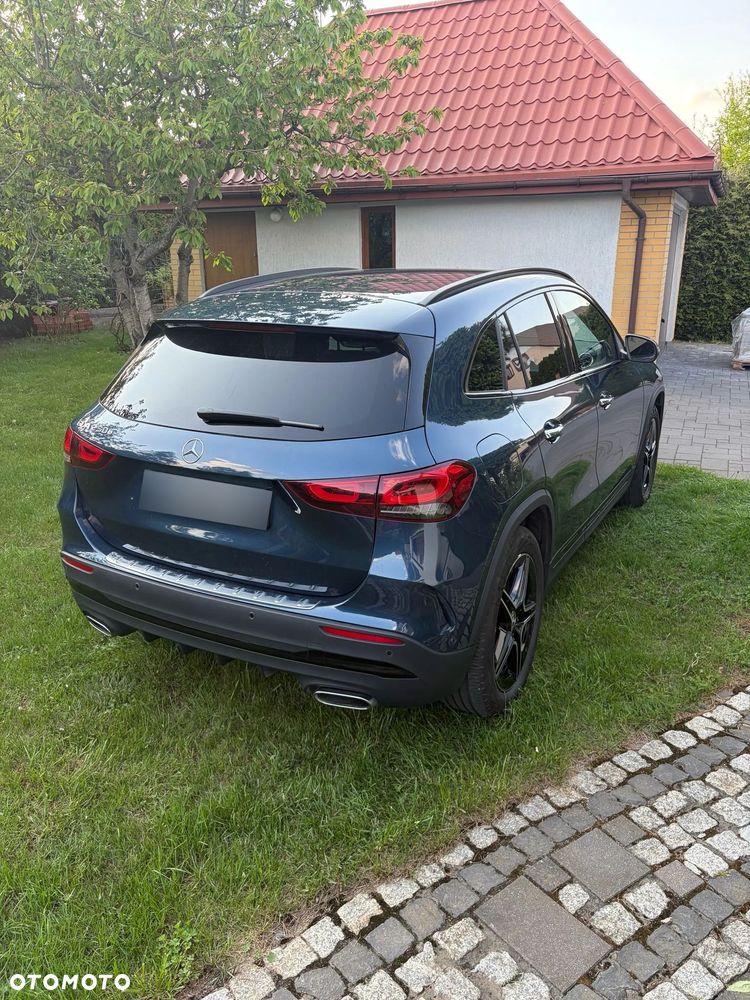 Mercedes-Benz GLA - 8