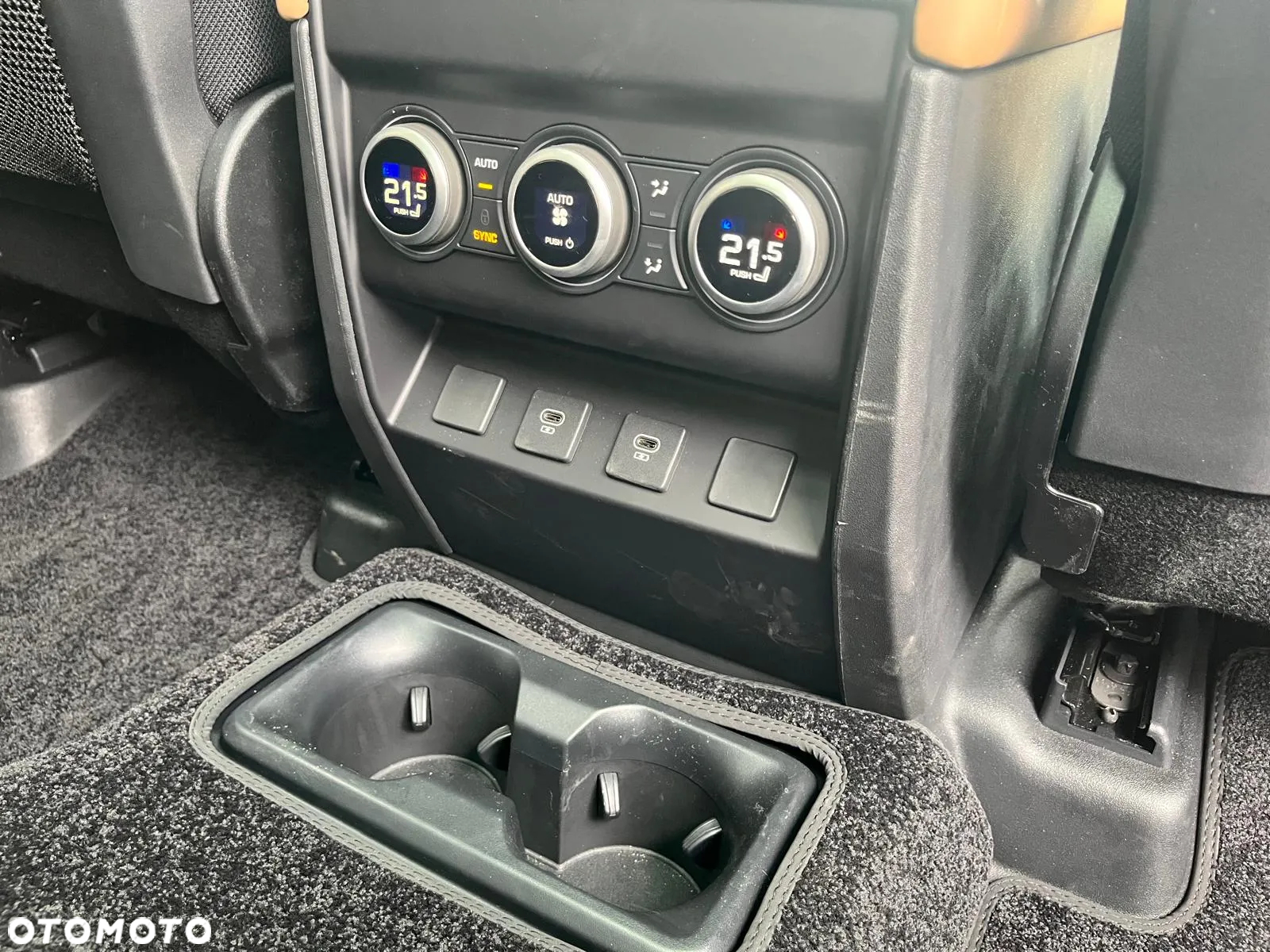 Land Rover Defender - 22