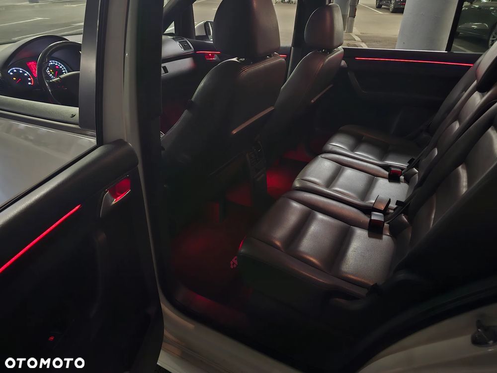 Volkswagen Touran - 15