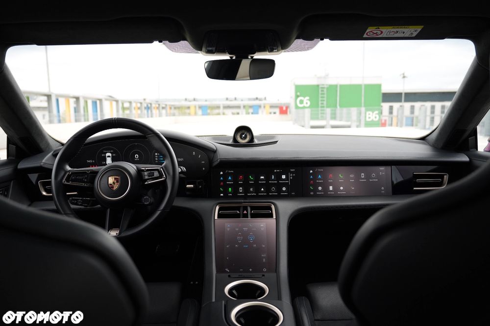 Porsche Taycan Turbo - 22