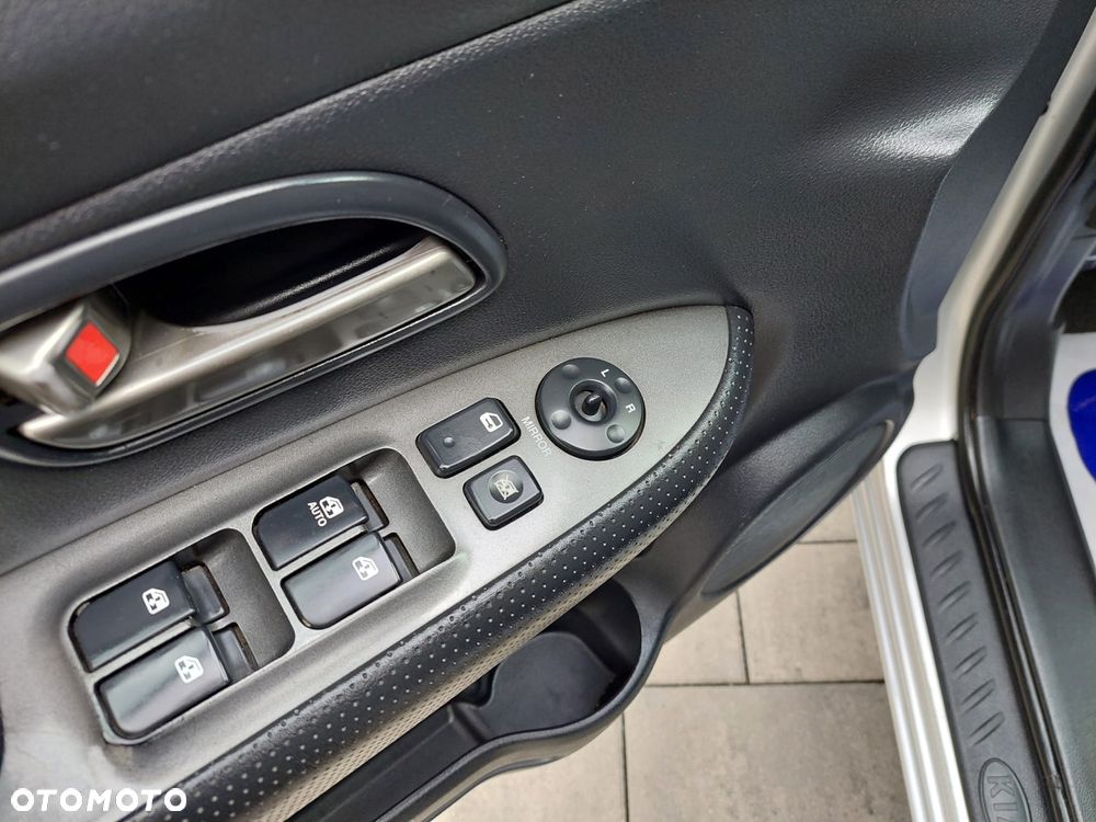 Kia Carens 2.0 CVVT EX - 11