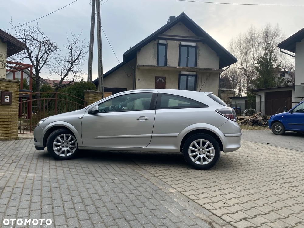 Opel Astra III GTC 1.6 Enjoy - 1