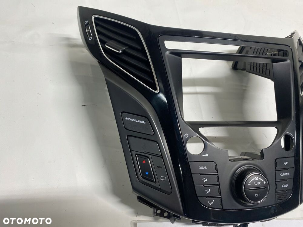 HYUNDAI I40 LIFT KRATKA NAWIEWU ŚRODKOWA RAMKA NAWIGACJI KONSOLA 15-19 - 2