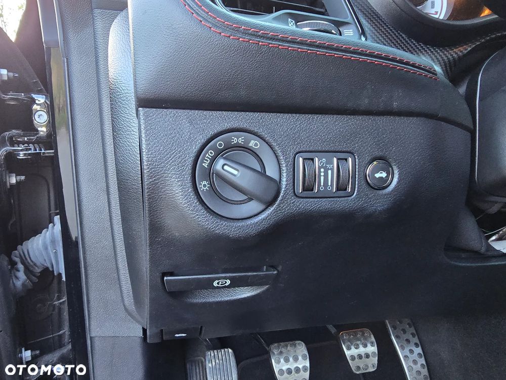 Dodge Challenger ver-6-4-scat-pack-widebody - 17