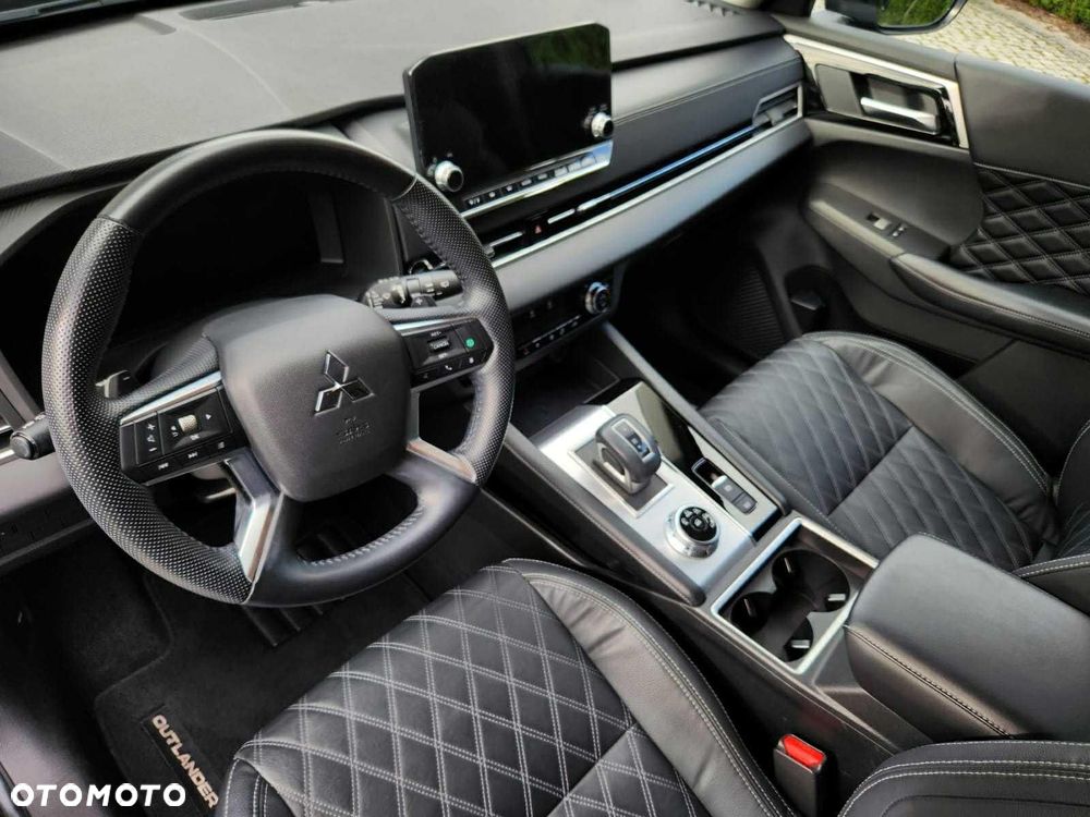 Mitsubishi Outlander - 11