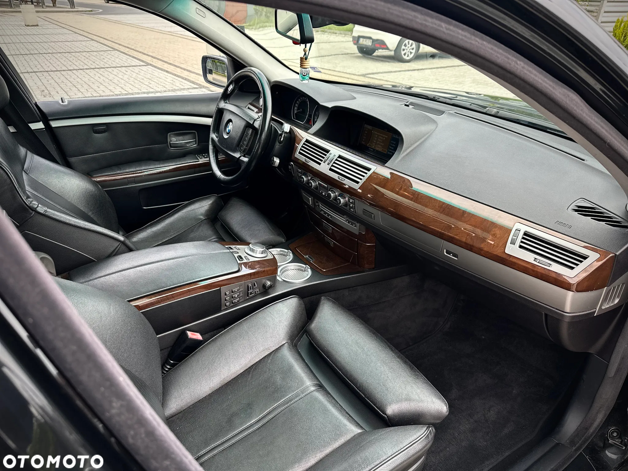 BMW Seria 7 750i L - 26
