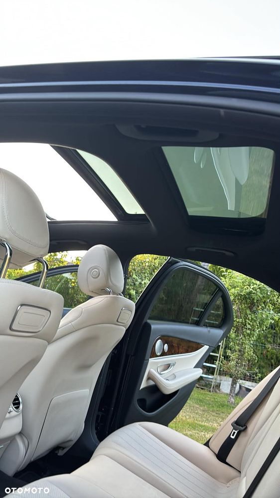 Mercedes-Benz Klasa E 300 9G-TRONIC AMG Line - 11