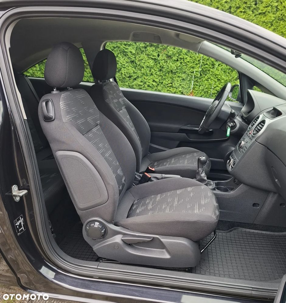 Opel Corsa 1.4 16V Satellite - 10