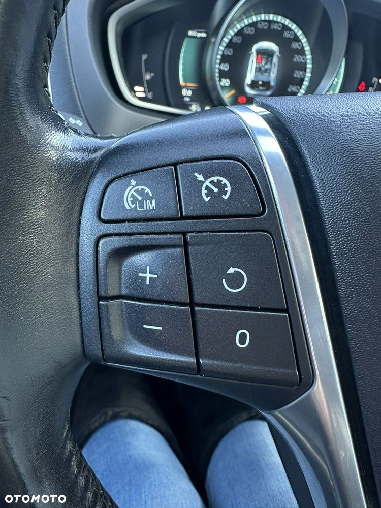 Volvo V40 - 16