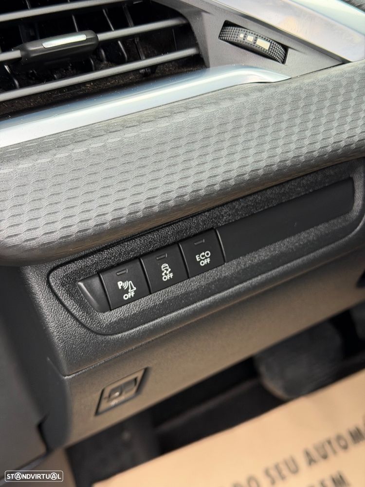 Peugeot 2008 1.2 PureTech Allure EAT6 - 17