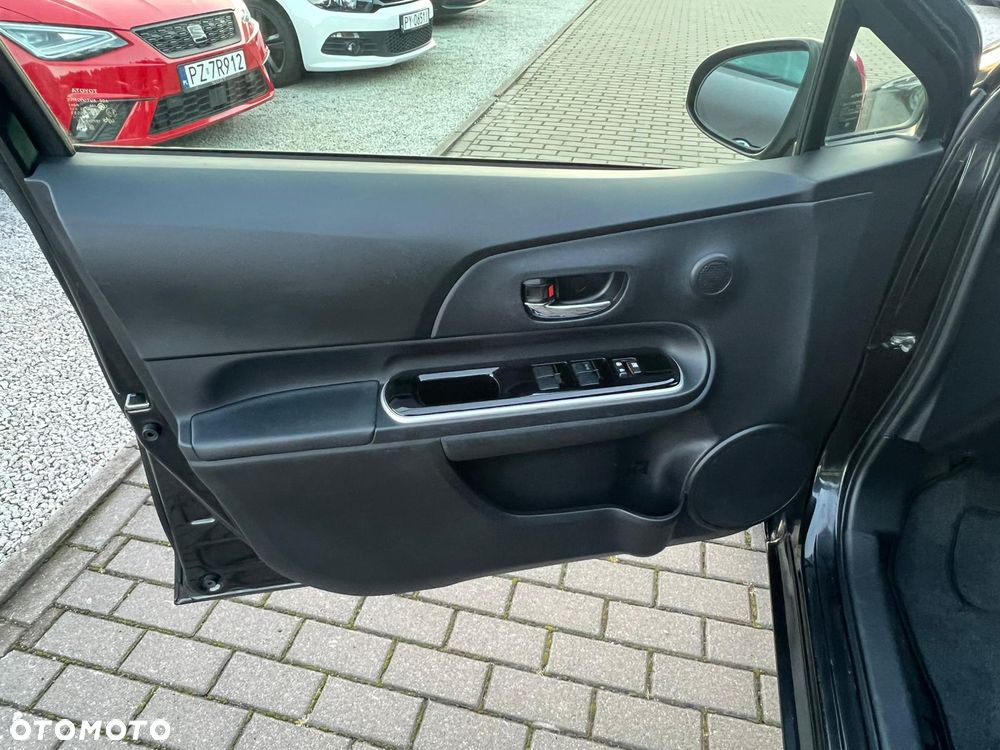 Toyota Prius Hybrid - 14