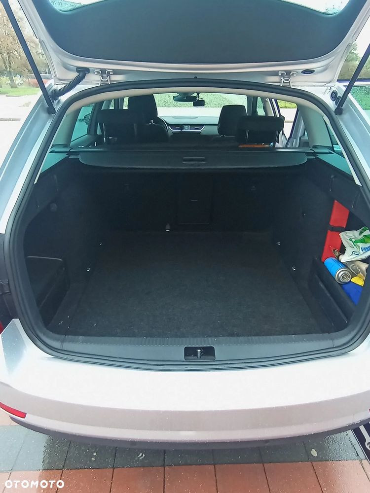 Skoda Octavia Combi 1.6 TDI DSG Ambition - 10