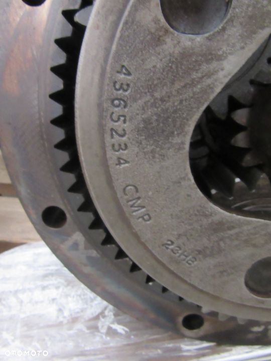 Zwolnica układ planetarny półoś Massey Ferguson 5710 5711 5712 5713 SL - 3