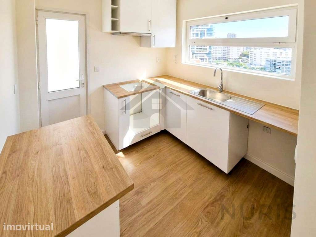 Apartamento T2 para Arrendamento Anual na Praia da Rocha - Portimão - Grande imagem: 5/9