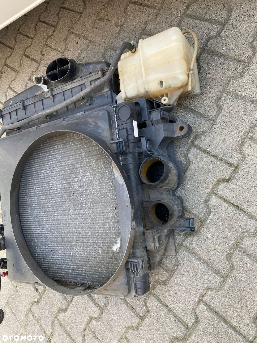 MERCEDES VARIO CHŁODNICA KOMPLET CHŁODNIC A6685000300 - 3
