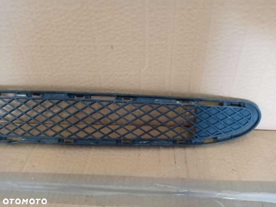 Kratka zderzaka środkowa przód Mercedes C-Klasa W203 A2038852623 - 3