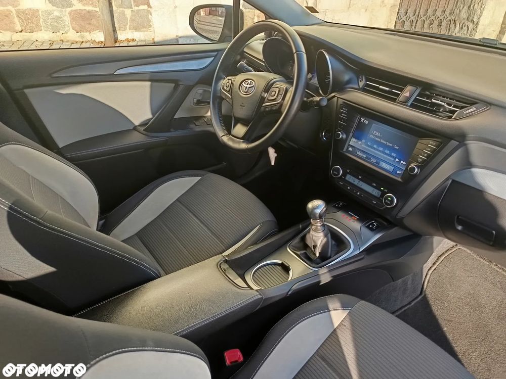 Toyota Avensis 1.8 Premium - 10