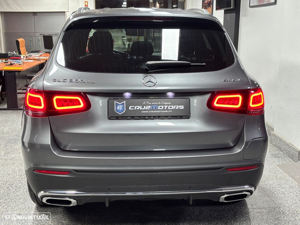 Mercedes-Benz GLC 300 e 4Matic 9G-TRONIC AMG Line - 6